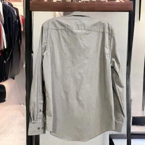 𝅺Men’s Van Heusen button down dress shirt. - Picture 3 of 8